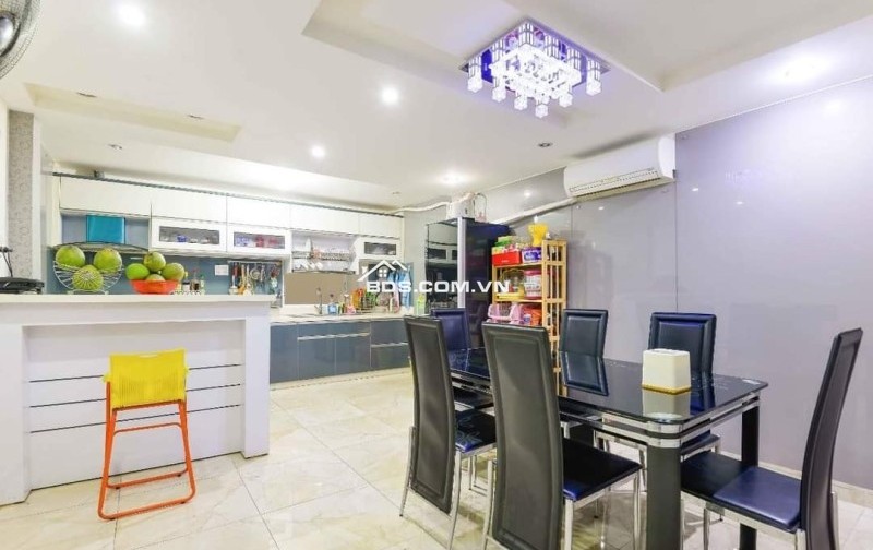 Bán nhà cạnh HXH Ni Sư Huỳnh Liên Ngay khu BÀU CÁT 2 P10 Tân Bình 80m2, 5Tầng. Chỉ 10.8tỷ